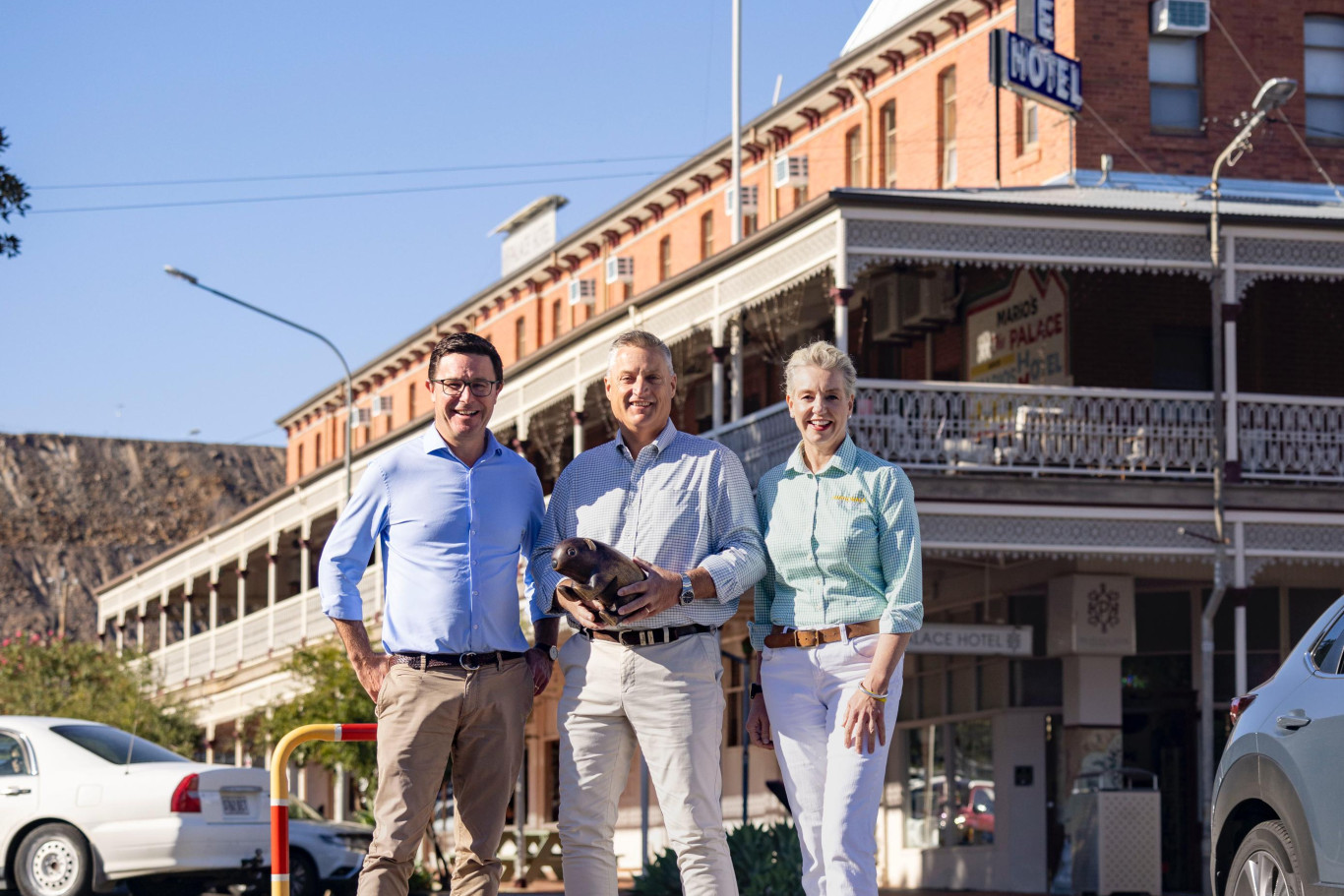 GOING IT ALONE: Nats leader David Littleproud, with our new Parkes MP, Jamie Chaffey and Senate leader, Bridget McKenzie. Photo supplied.