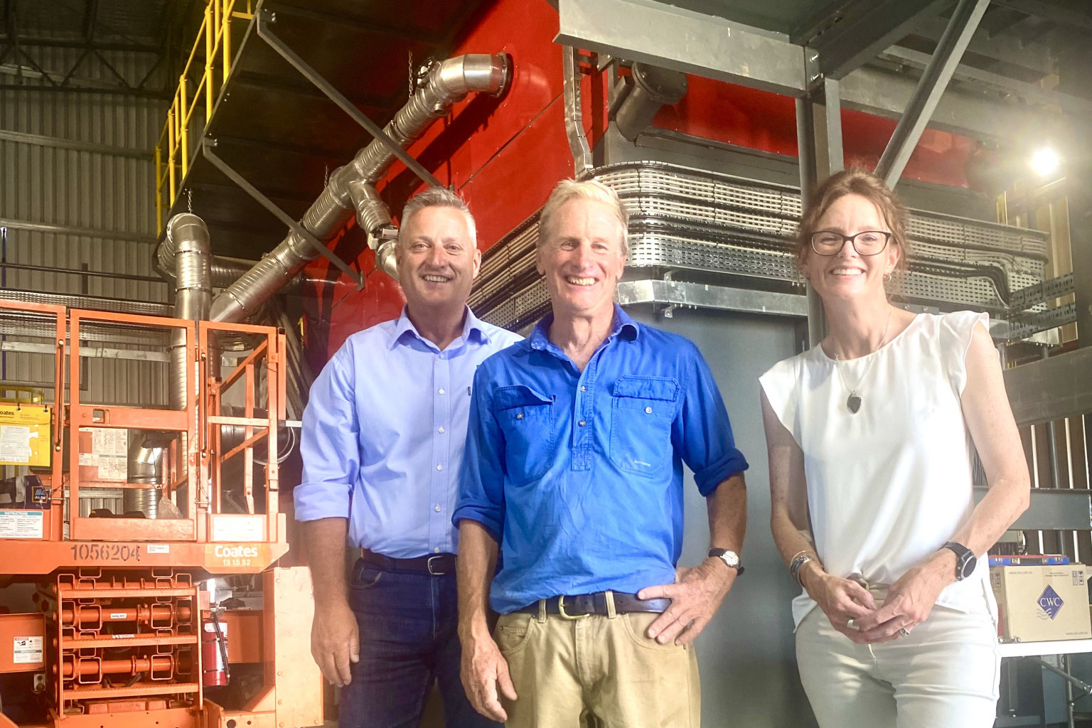 FIGHTING RED TAPE: Richard Davis, middle, woth Jamie Chaffey, Nats candidate for Parkes and Steph Cooke, NSW MP for Cootamundra. Photo by Dane Millerd.
